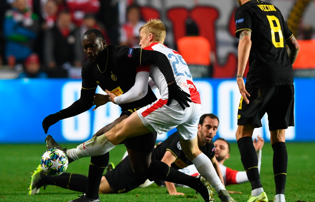 米兰德比争议红牌,VAR判定引发热议    米兰德比争议红牌,VAR判定引发热议